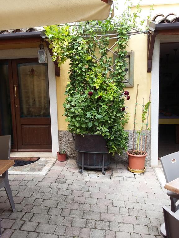 La Carbonara 6 Acomodação com café da manhã Bardolino Exterior foto